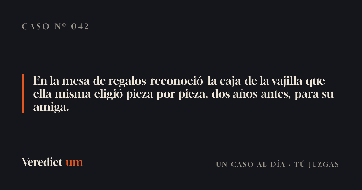 En la mesa de regalos reconoció la caja de la vajilla que ella misma eligió pieza por pieza, dos años antes, para su amiga.